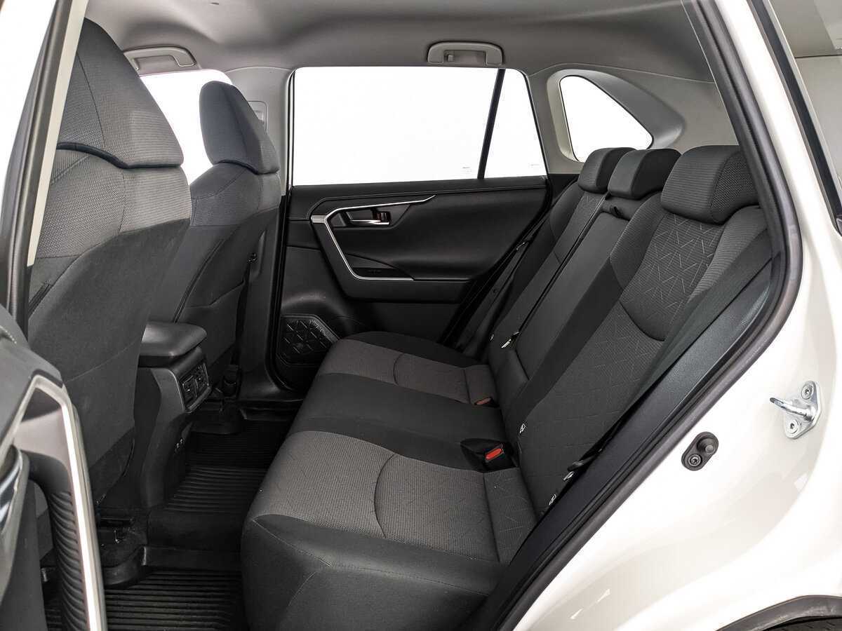 Toyota RAV4 2021 года с пробегом. Фото: #13