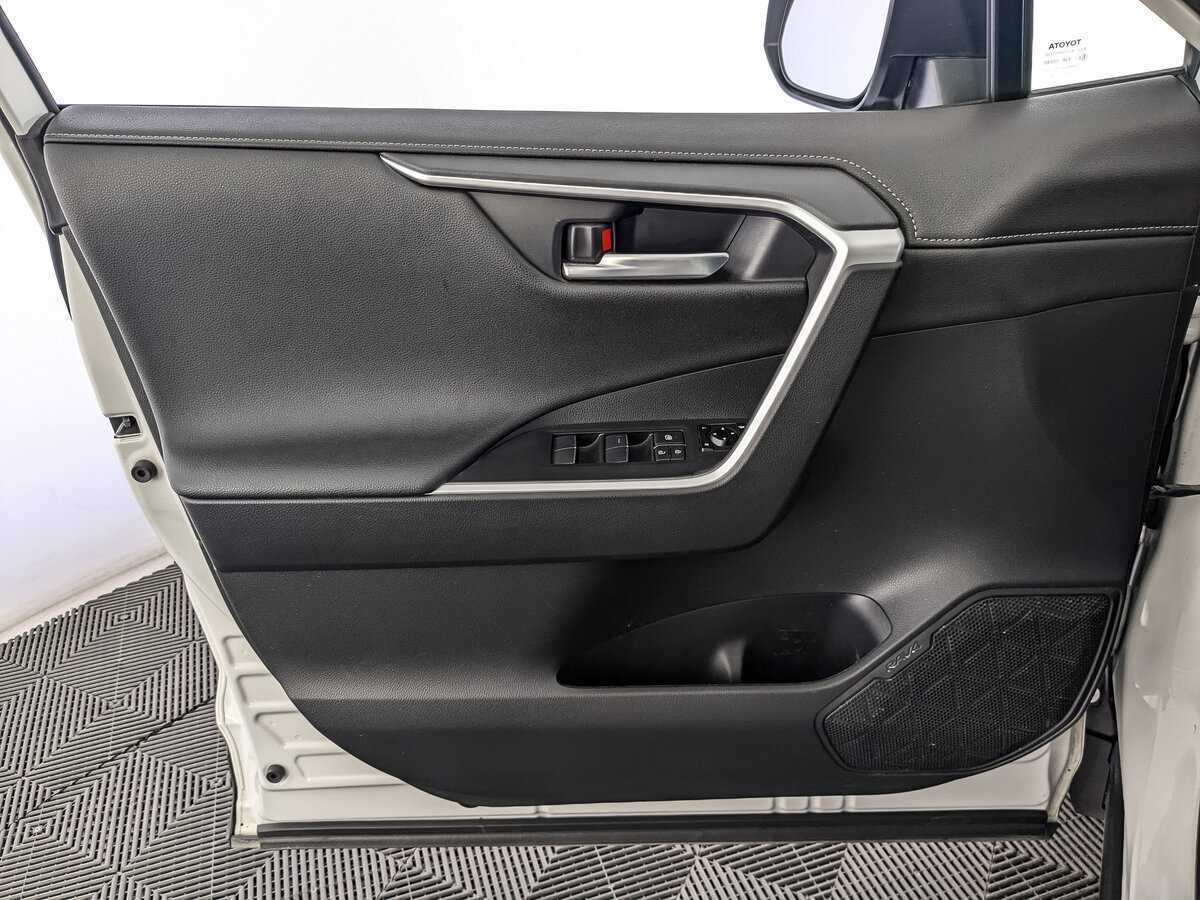 Toyota RAV4 2021 года с пробегом. Фото: #14