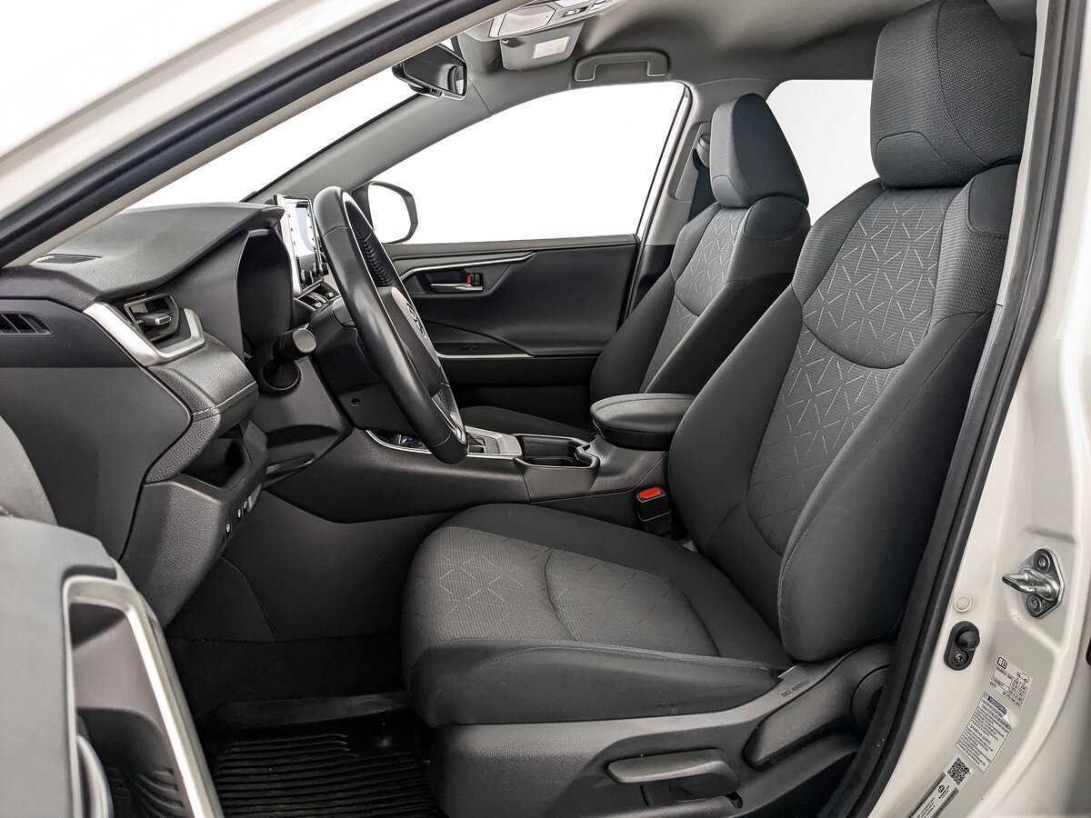 Toyota RAV4 2021 года с пробегом. Фото: #15