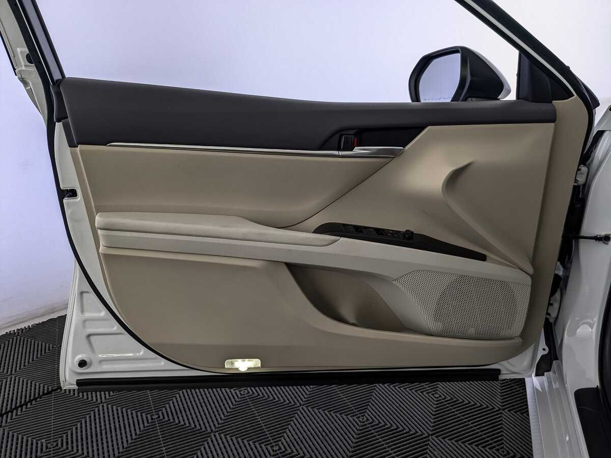 Toyota Camry 2022 года с пробегом. Фото: #14