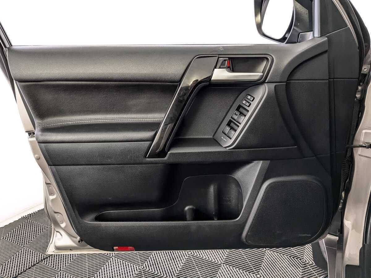 Toyota Land Cruiser Prado 2018 года с пробегом. Фото: #18