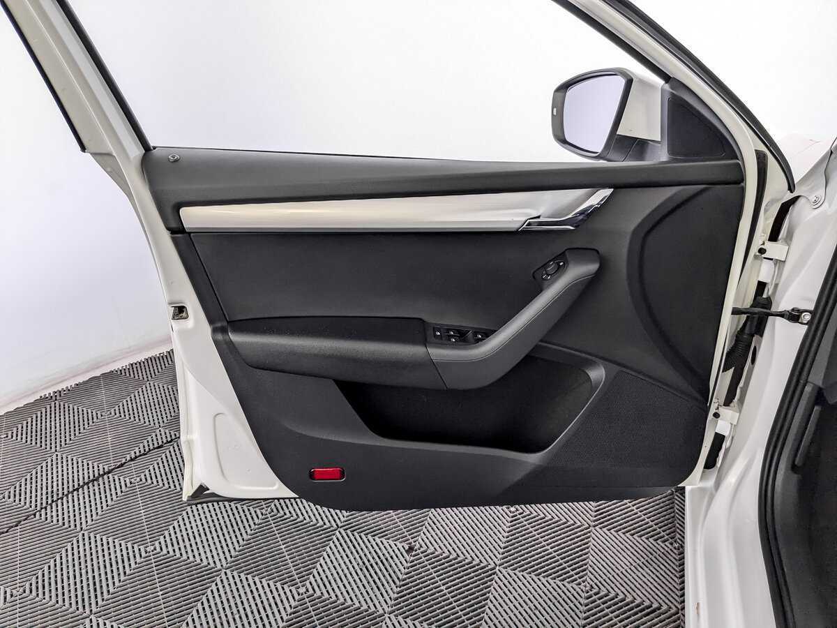 Б/У Шкода Октавия 2019 года. Фото: #14