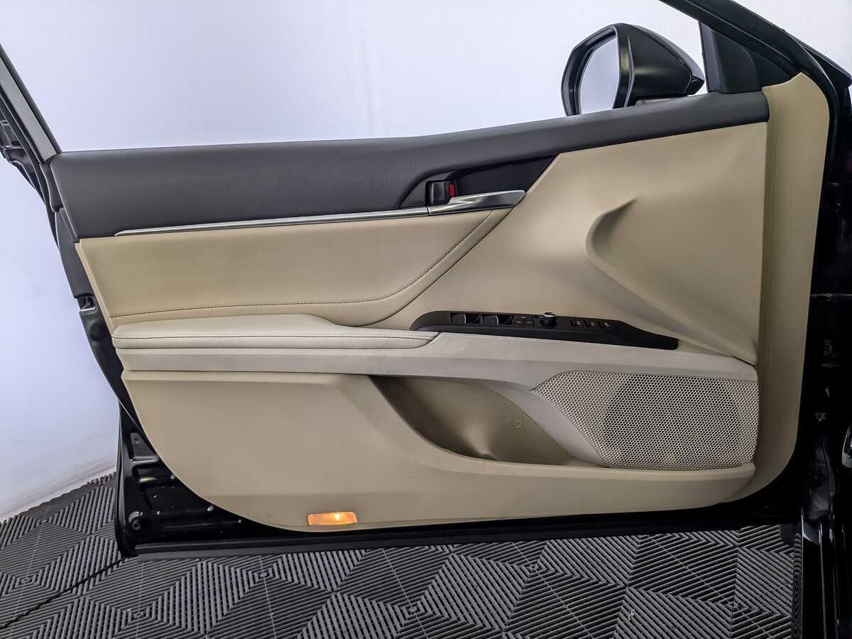 Toyota Camry 2021 года с пробегом. Фото: #14