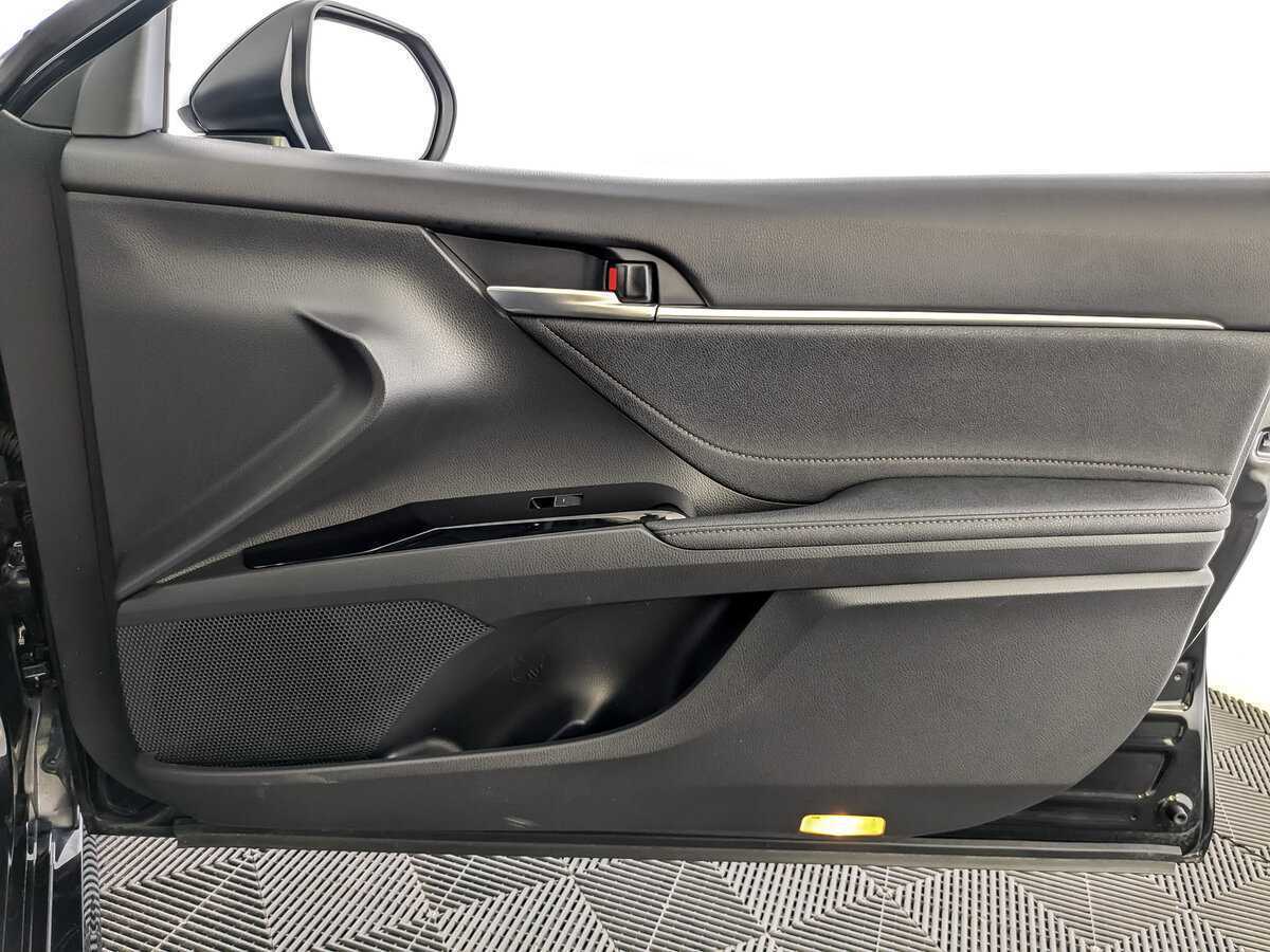 Toyota Camry 2022 года с пробегом. Фото: #20