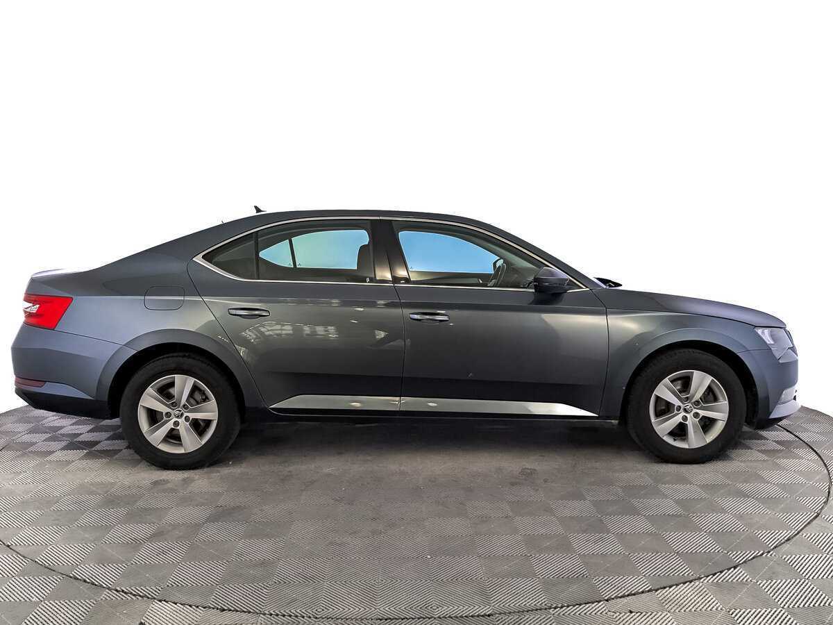 Skoda Superb 2018 года с пробегом. Фото: #3