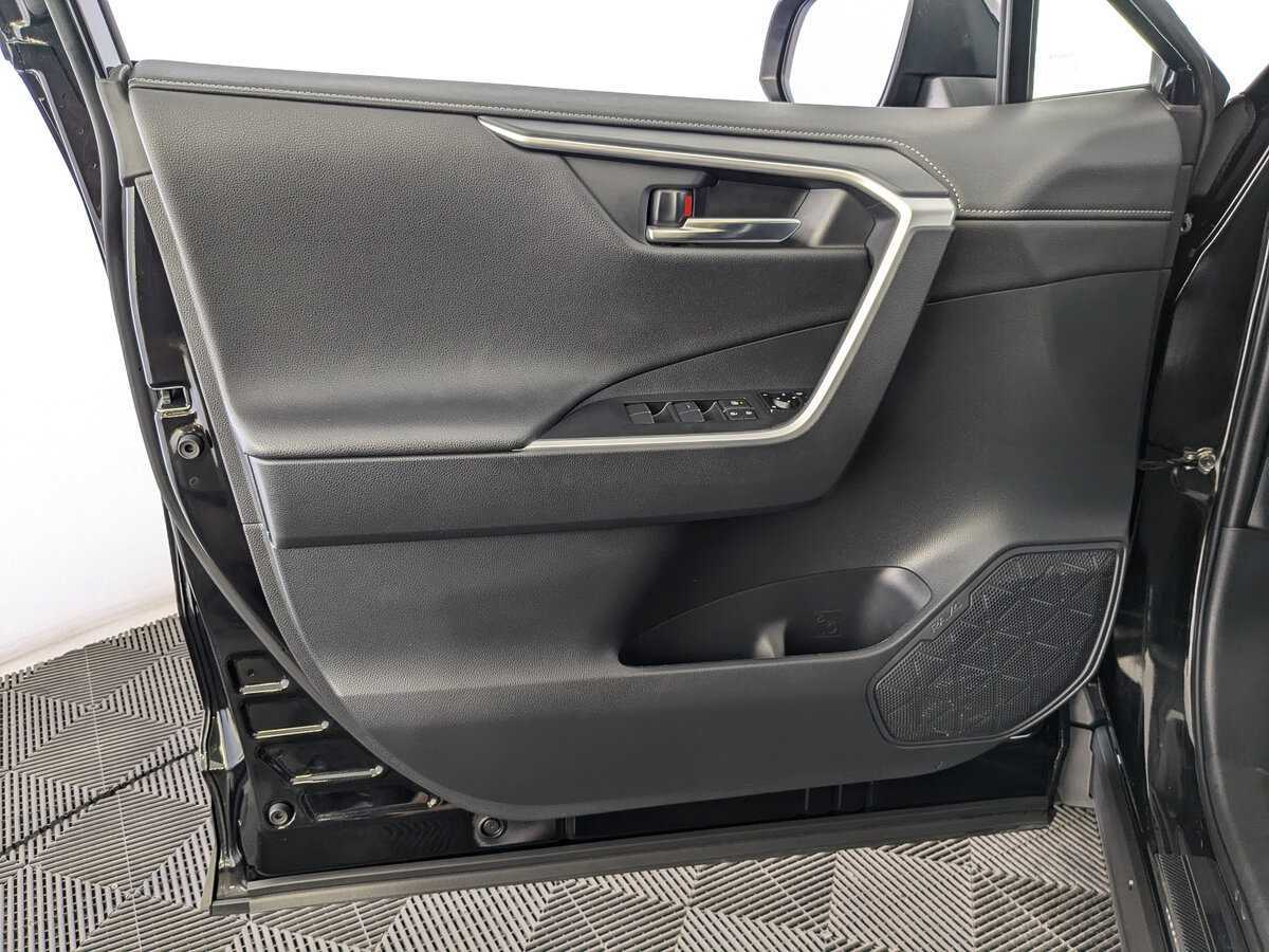 Toyota RAV4 2021 года с пробегом. Фото: #14