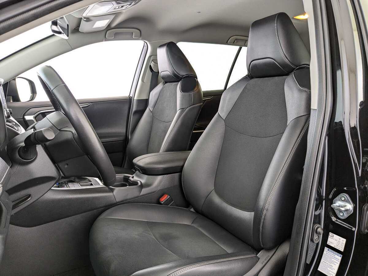 Toyota RAV4 2021 года с пробегом. Фото: #15