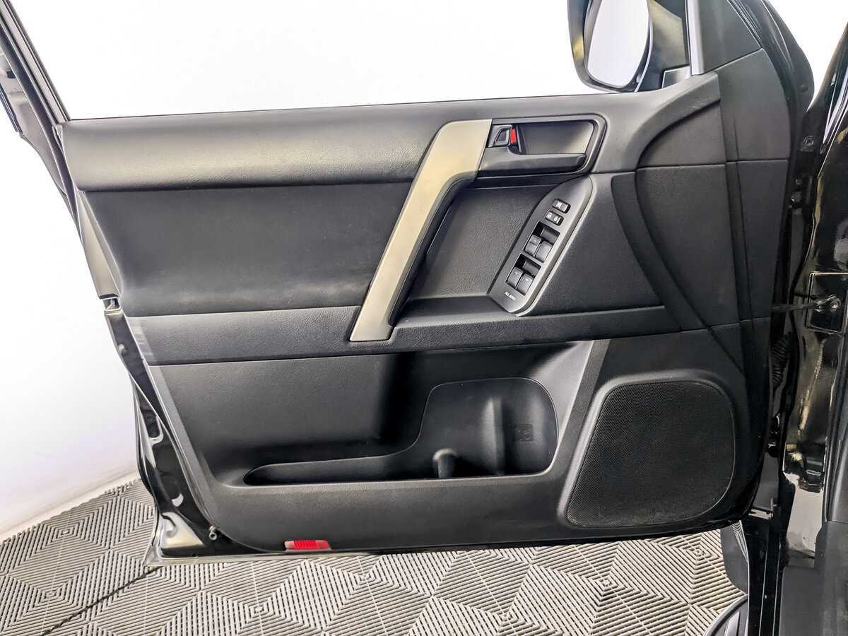 Toyota Land Cruiser Prado 2017 года с пробегом. Фото: #12