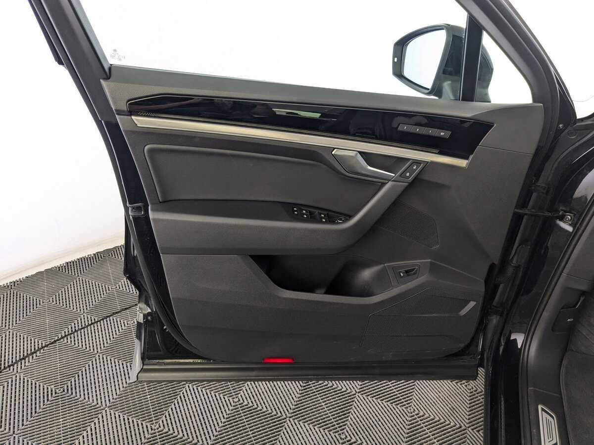 Volkswagen Touareg 2020 года с пробегом. Фото: #14
