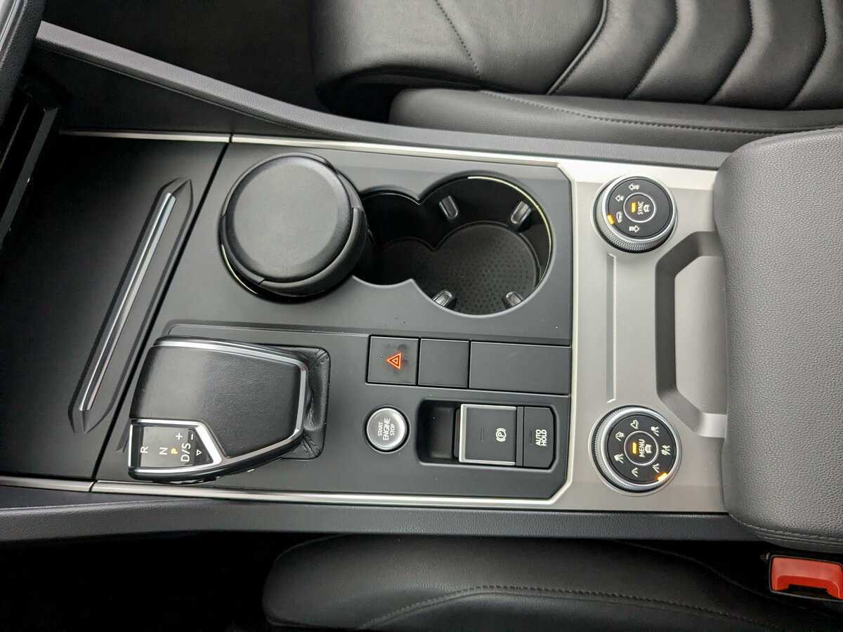 Volkswagen Touareg 2020 года с пробегом. Фото: #24