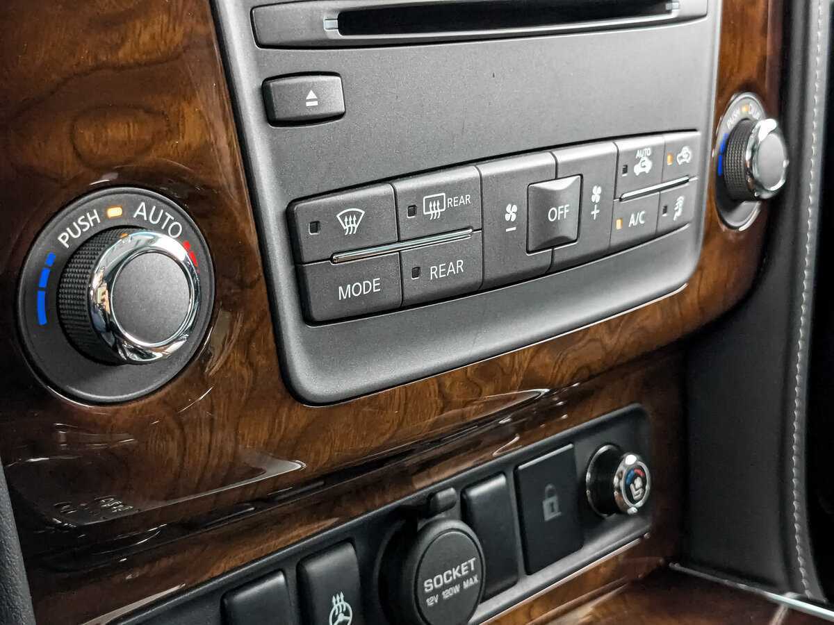 Infiniti QX80 2017 года с пробегом. Фото: #16