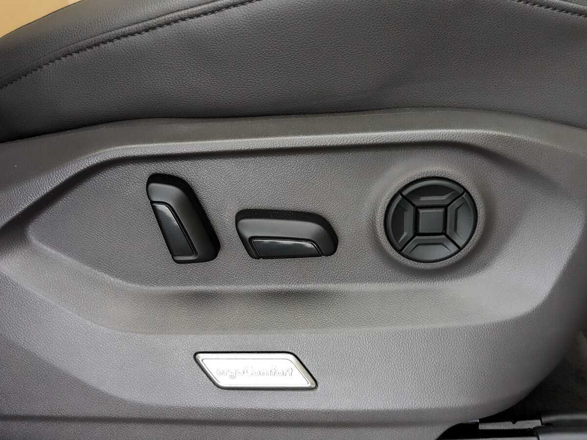 Volkswagen Touareg 2020 года с пробегом. Фото: #19