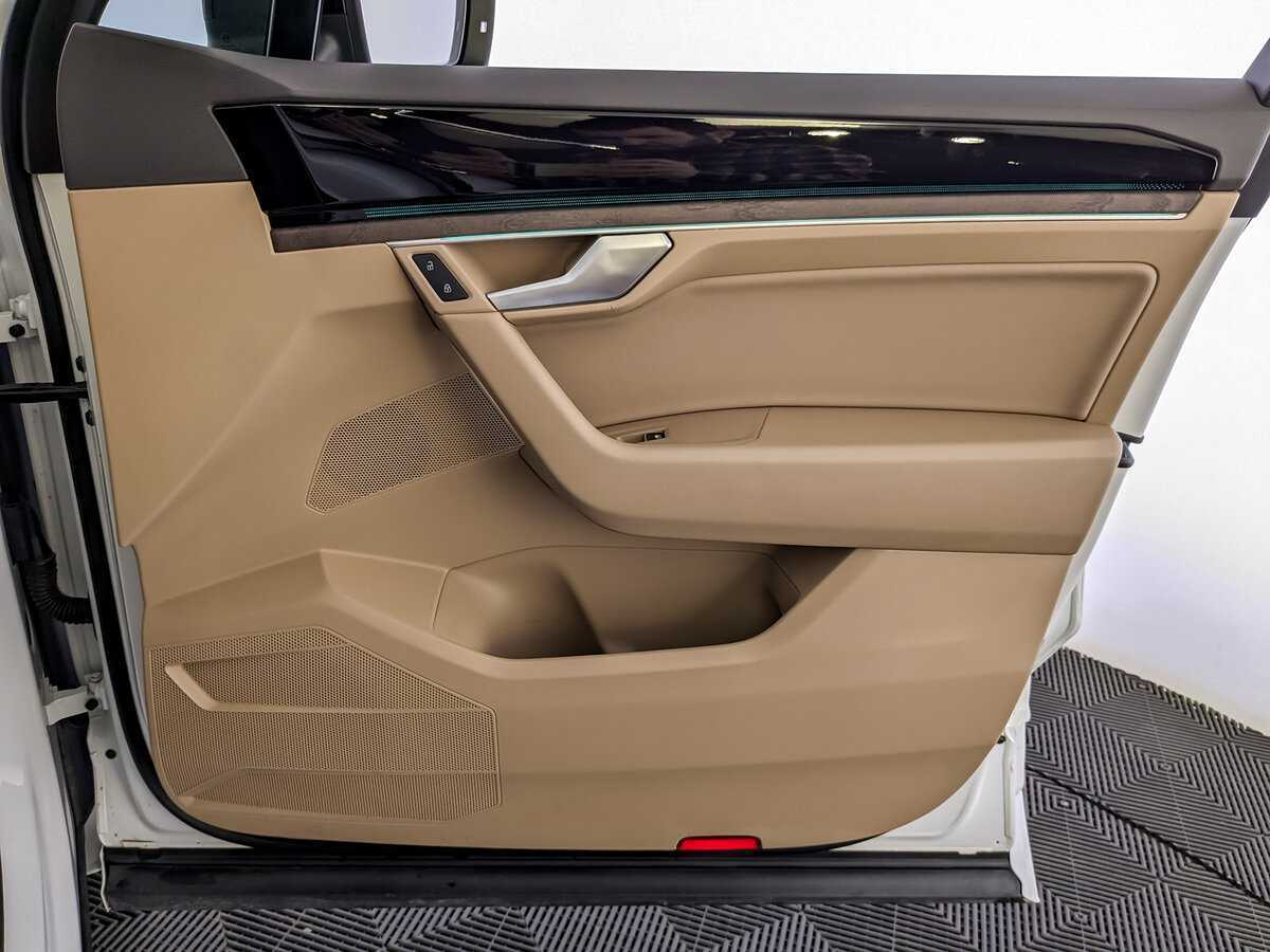 Volkswagen Touareg 2020 года с пробегом. Фото: #20