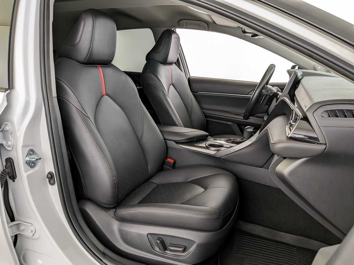 Toyota Camry 2022 года с пробегом. Фото: #19