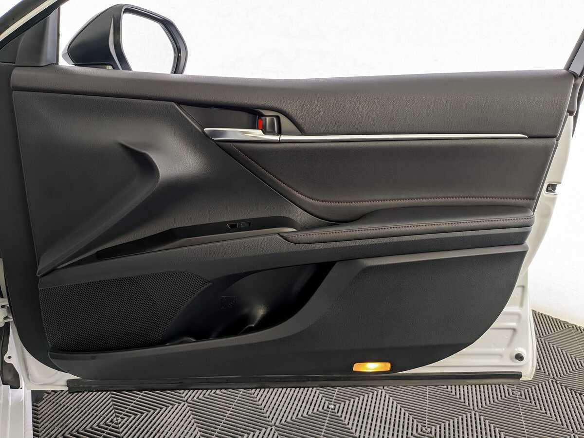 Toyota Camry 2022 года с пробегом. Фото: #21