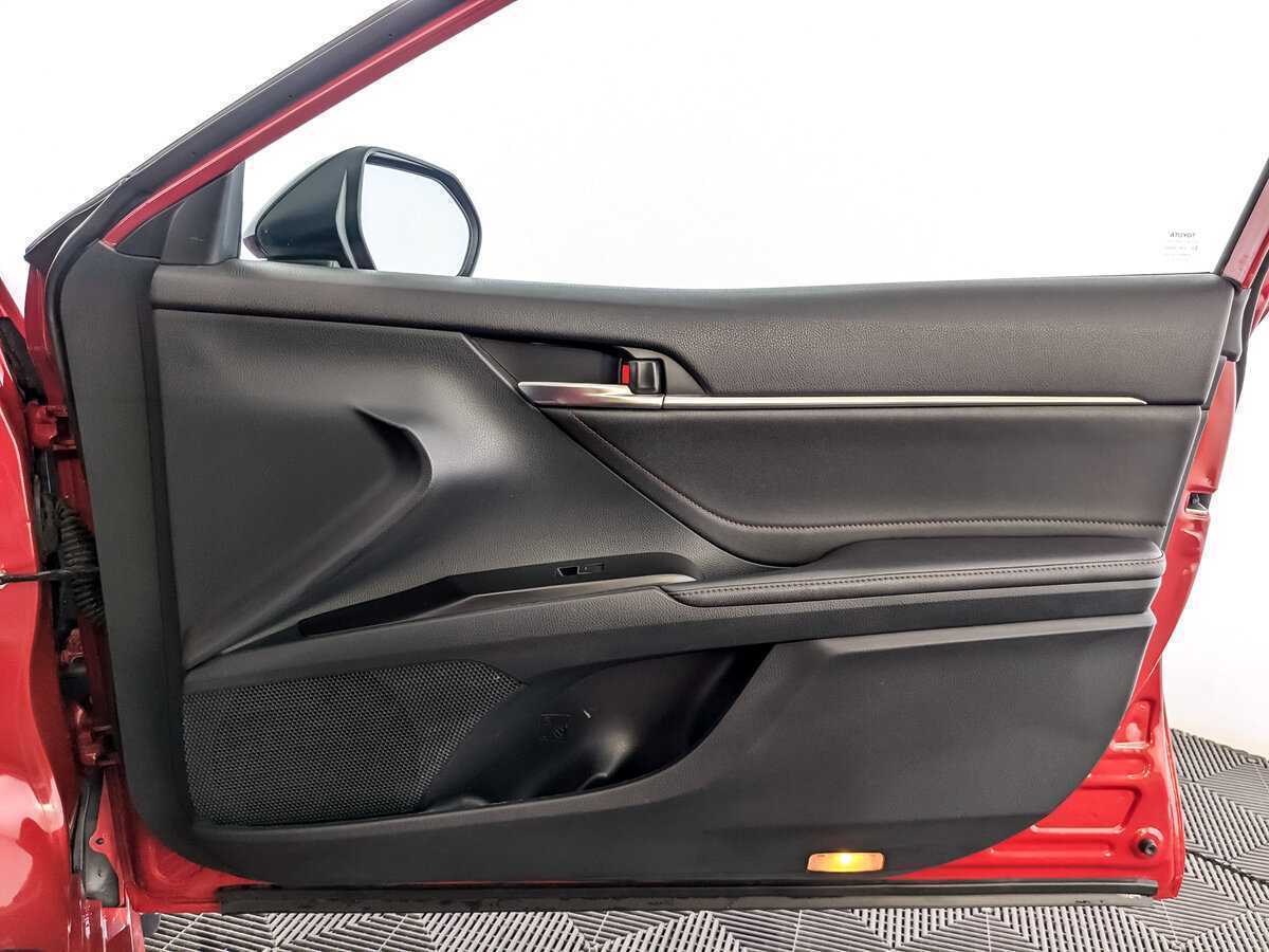 Toyota Camry 2021 года с пробегом. Фото: #19