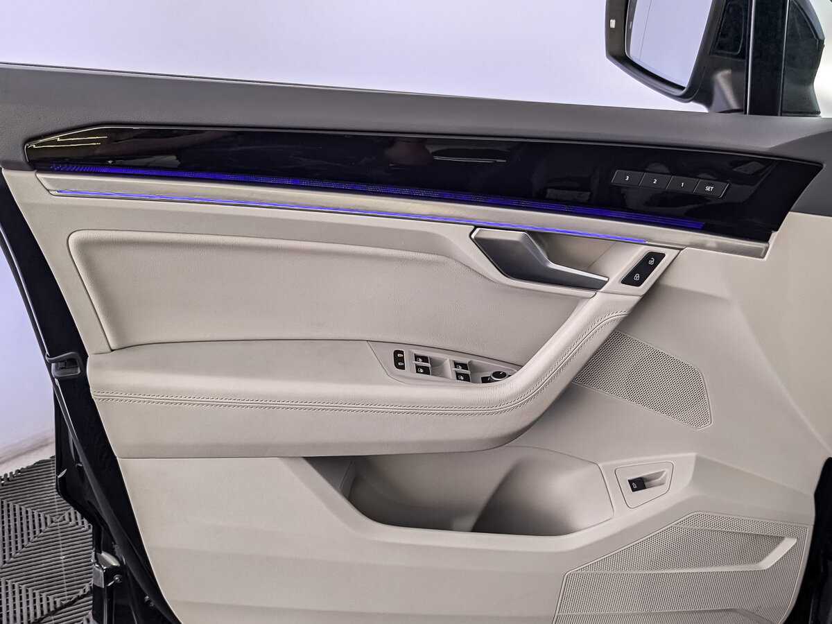 Volkswagen Touareg 2020 года с пробегом. Фото: #12
