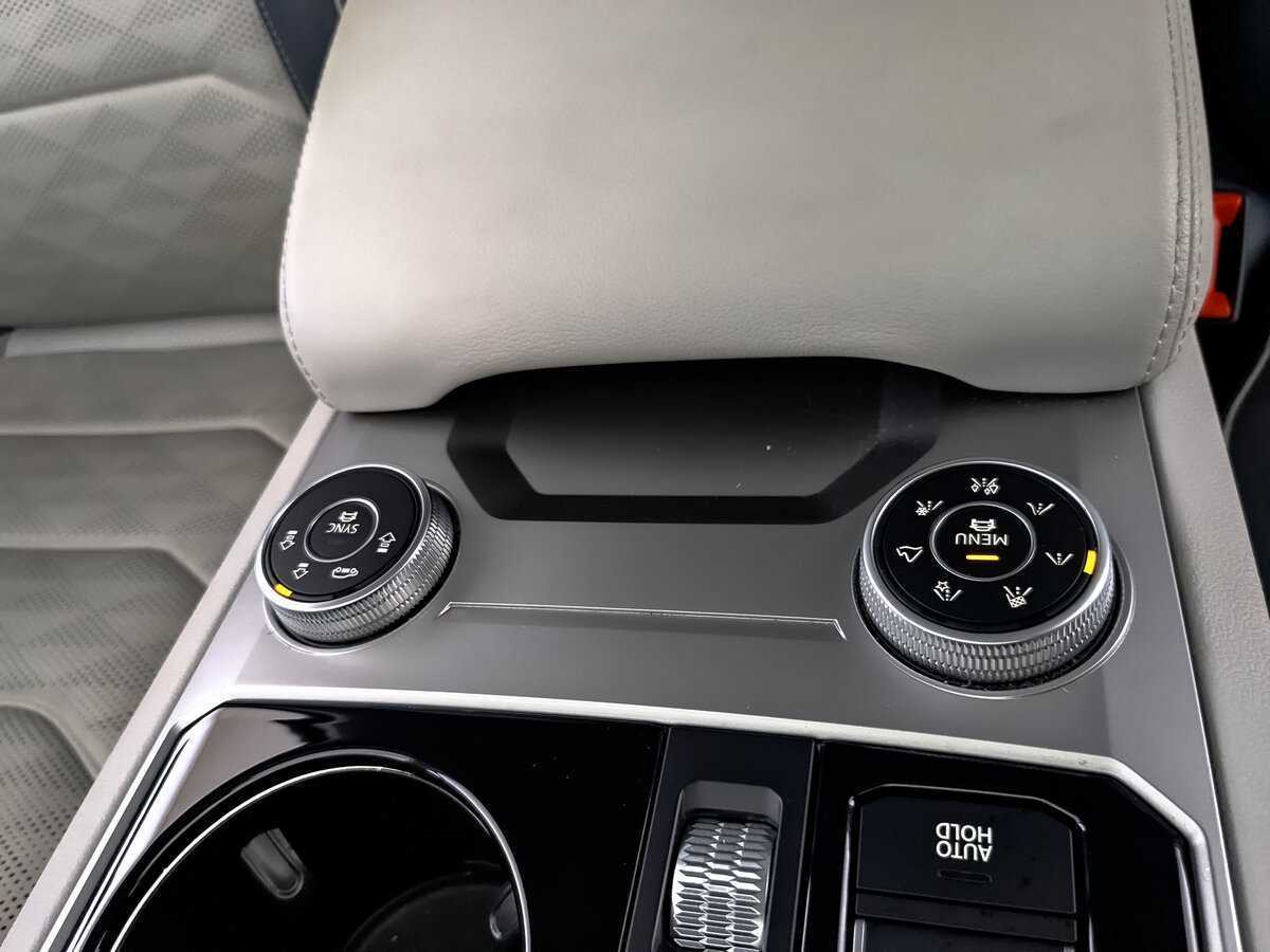 Volkswagen Touareg 2020 года с пробегом. Фото: #20