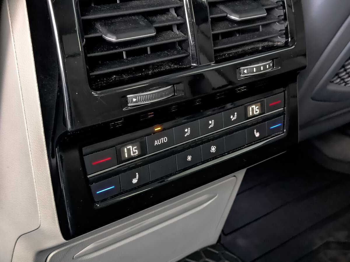 Volkswagen Touareg 2020 года с пробегом. Фото: #21