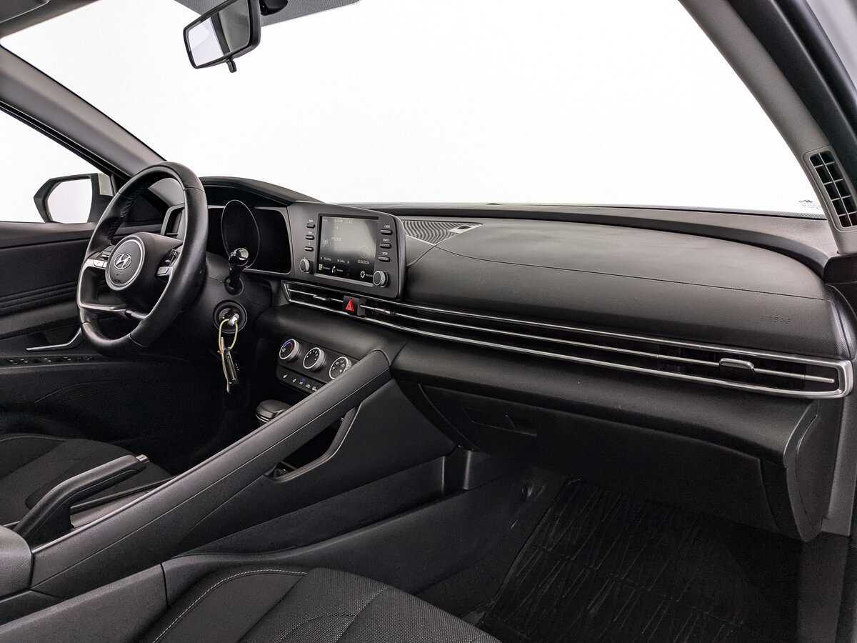 Hyundai Elantra 2022 года с пробегом. Фото: #8