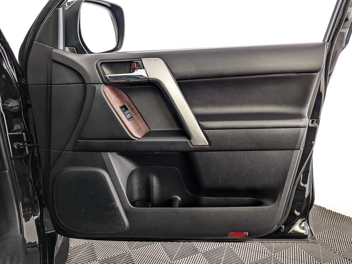 Toyota Land Cruiser Prado 2017 года с пробегом. Фото: #19