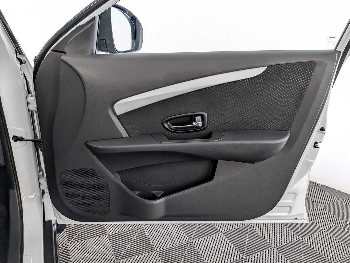 Б/У Ниссан Альмера 2015 года. Фото: #18