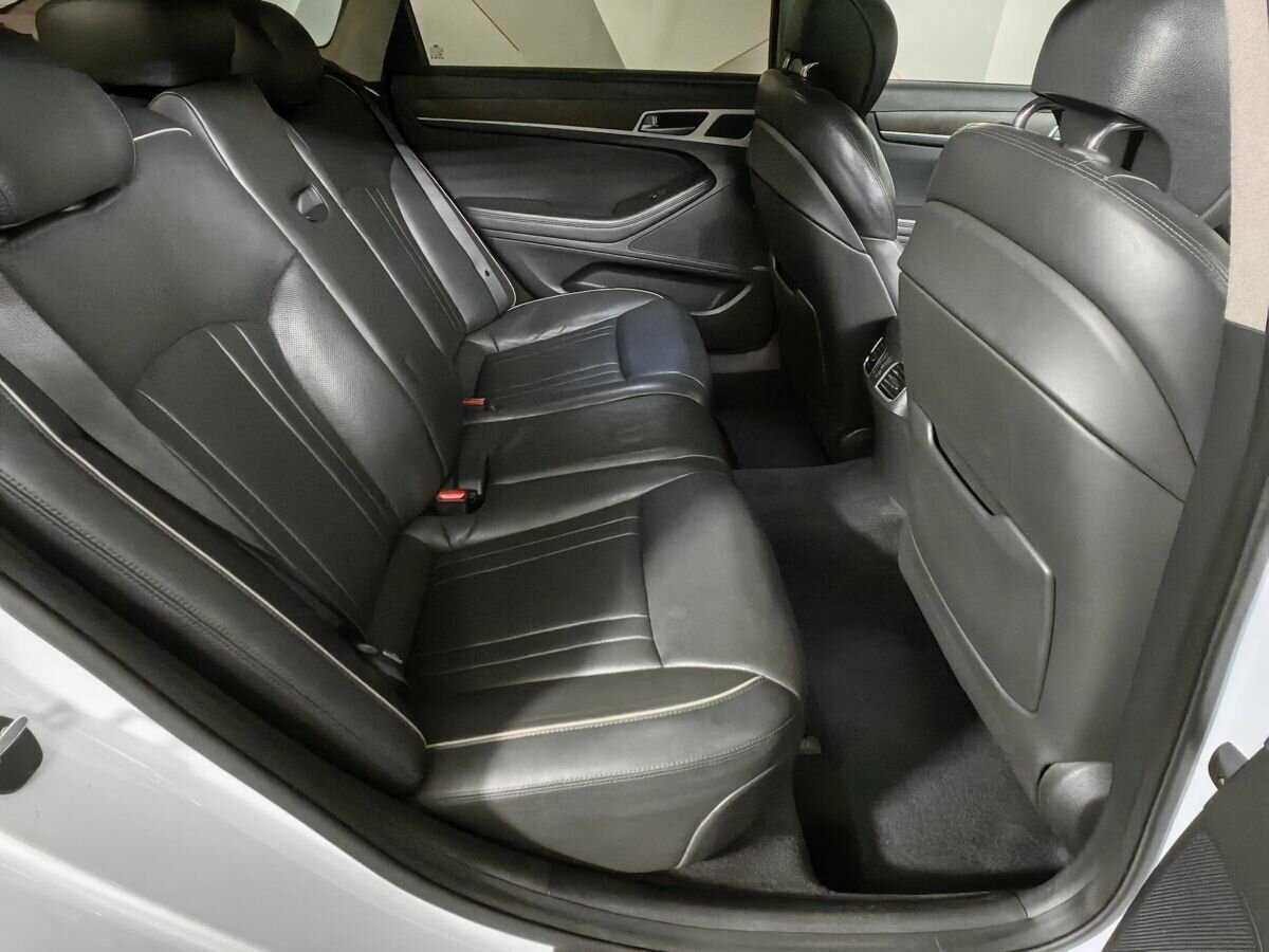 Hyundai Genesis 2014 года с пробегом. Фото: #11