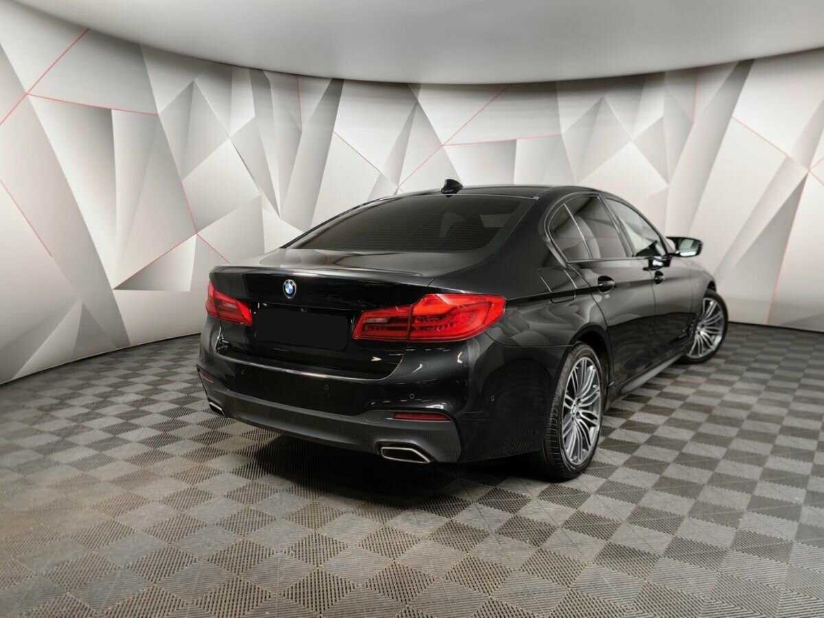 BMW 5 серии 2018 года с пробегом. Фото: #1
