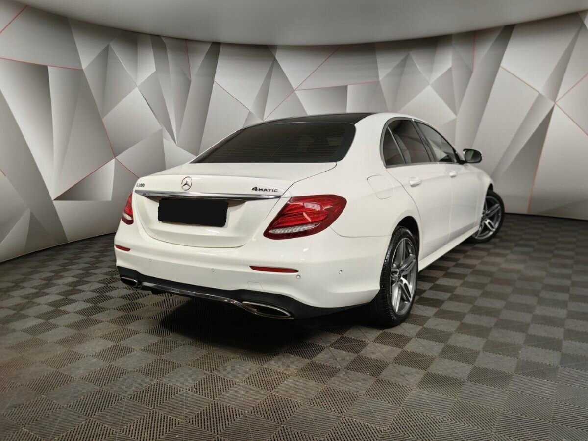 Mercedes-Benz E-Класс 2019 года с пробегом. Фото: #1