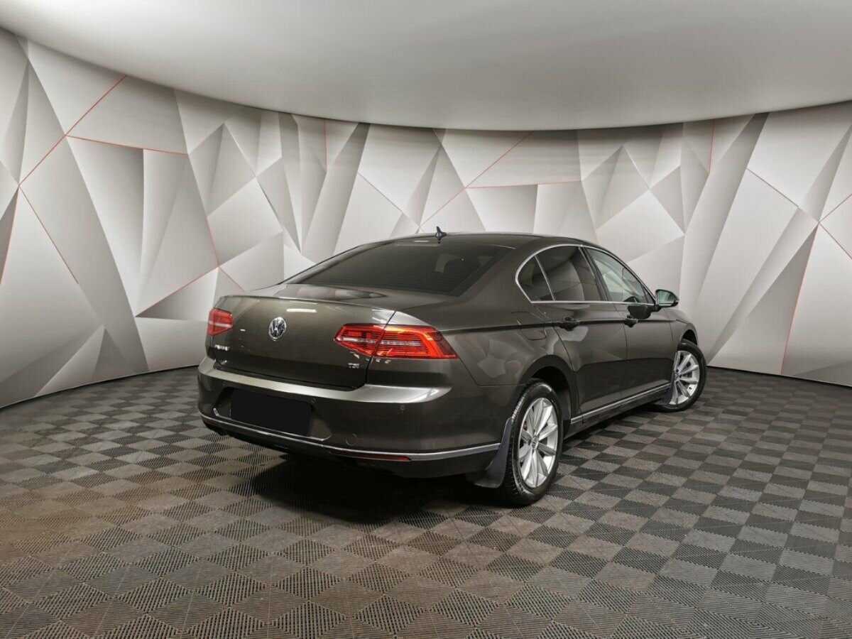 Volkswagen Passat 2018 года с пробегом. Фото: #1