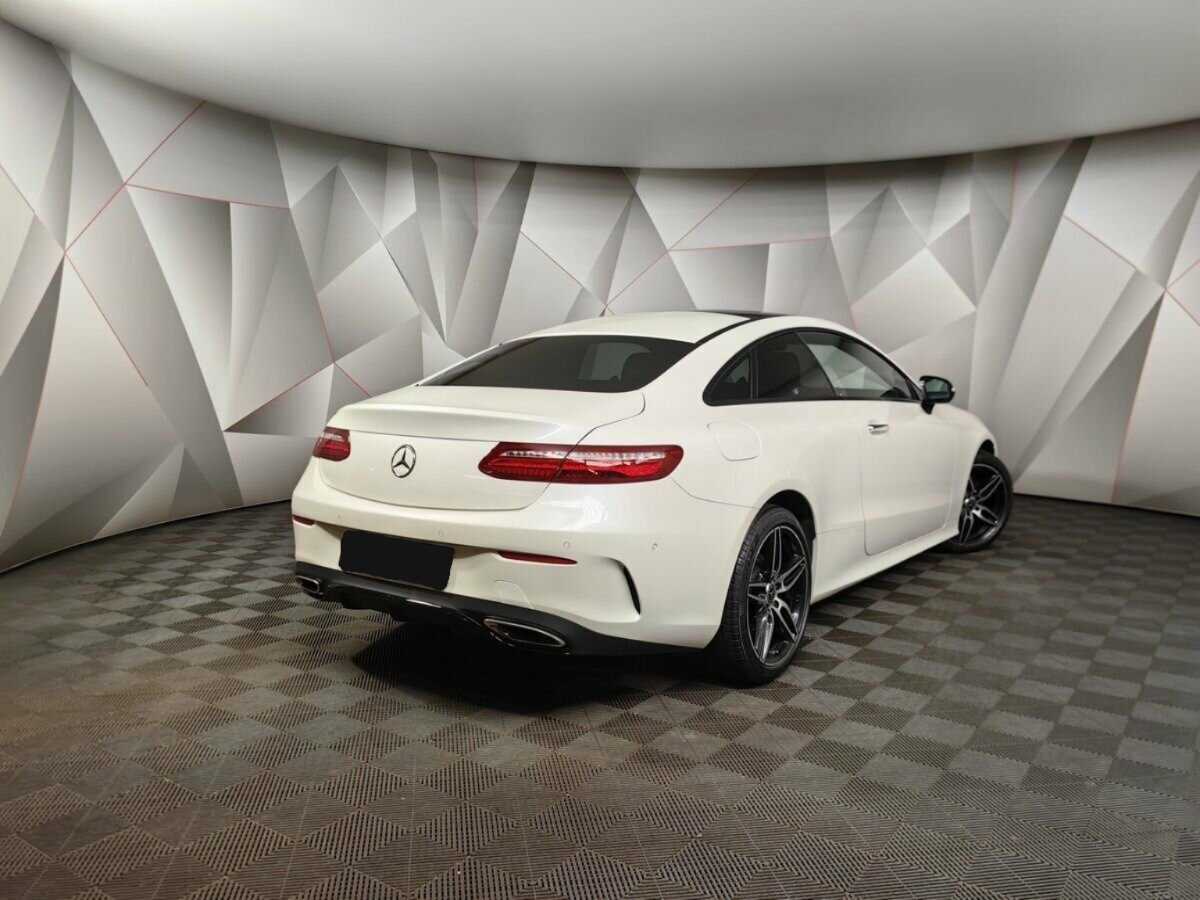 Mercedes-Benz E-Класс 2017 года с пробегом. Фото: #1