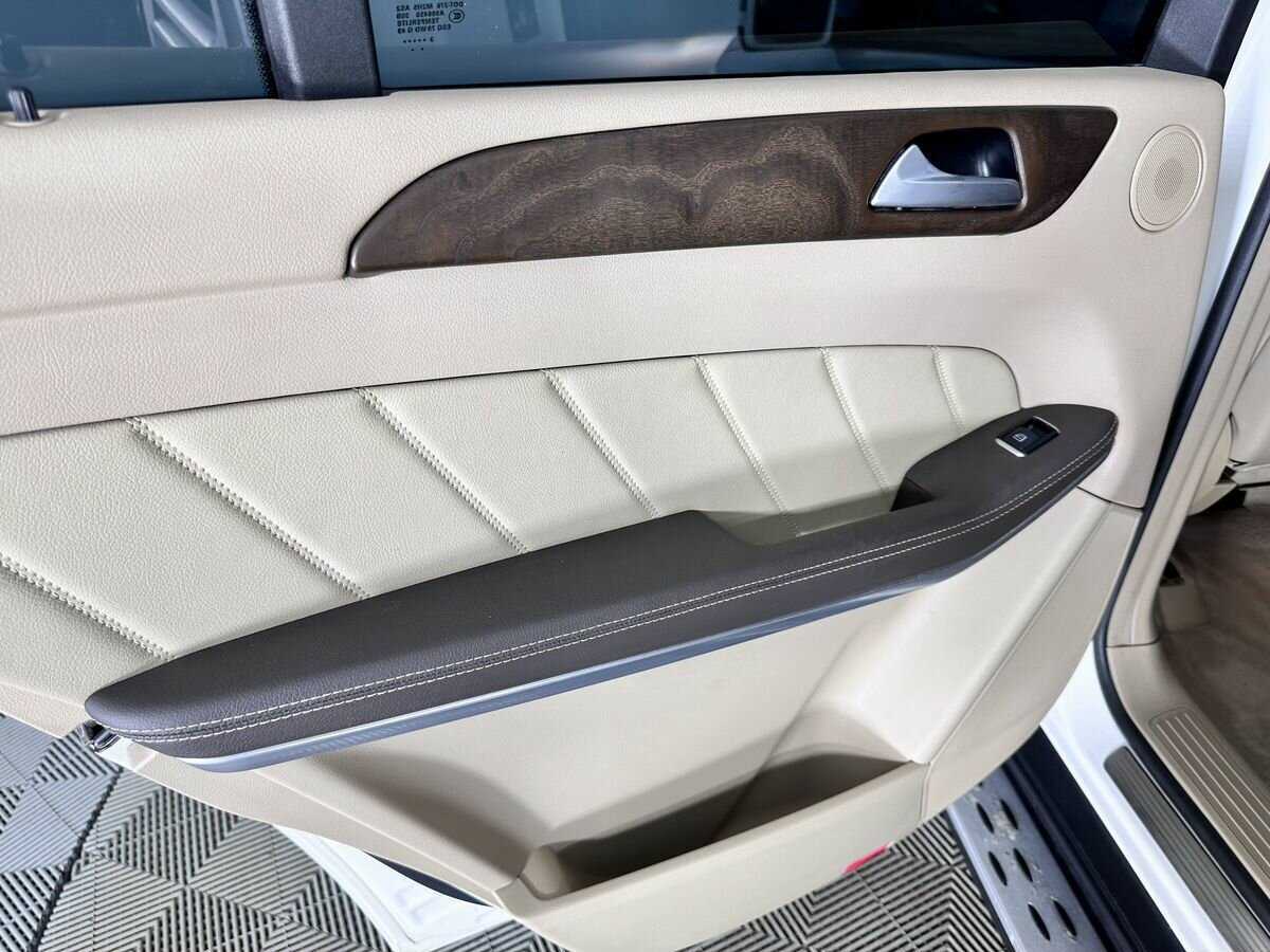 Mercedes-Benz GL-Класс 2014 года с пробегом. Фото: #17