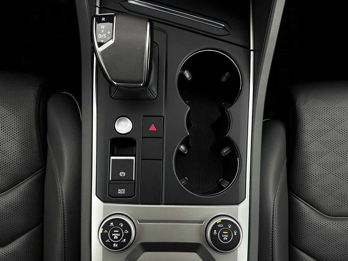 Volkswagen Touareg 2020 года с пробегом. Фото: #12