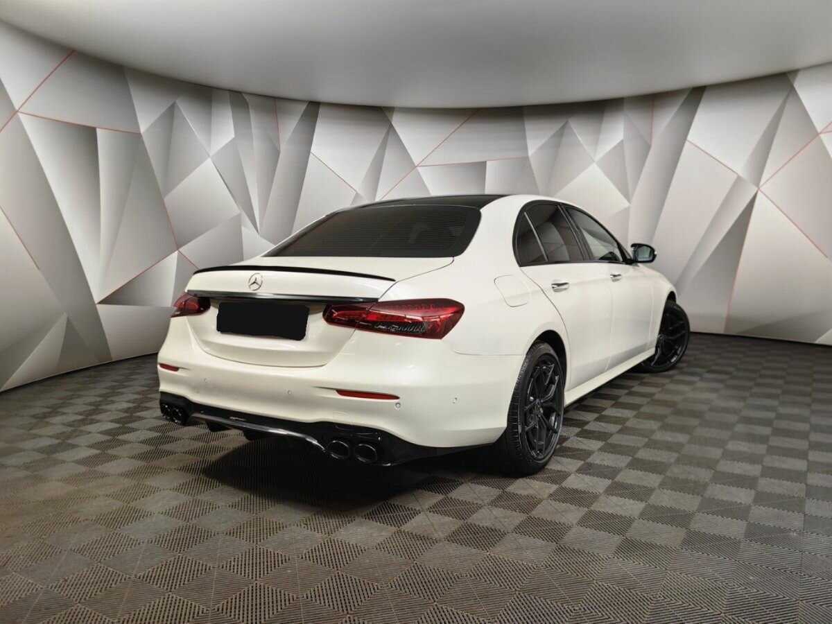 Mercedes-Benz E-Класс 2021 года с пробегом. Фото: #1