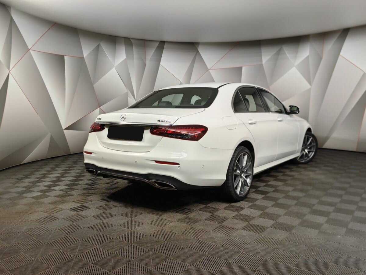 Mercedes-Benz E-Класс 2022 года с пробегом. Фото: #1