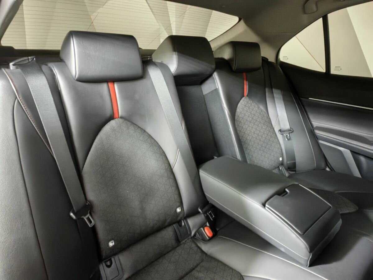 Toyota Camry 2021 года с пробегом. Фото: #12