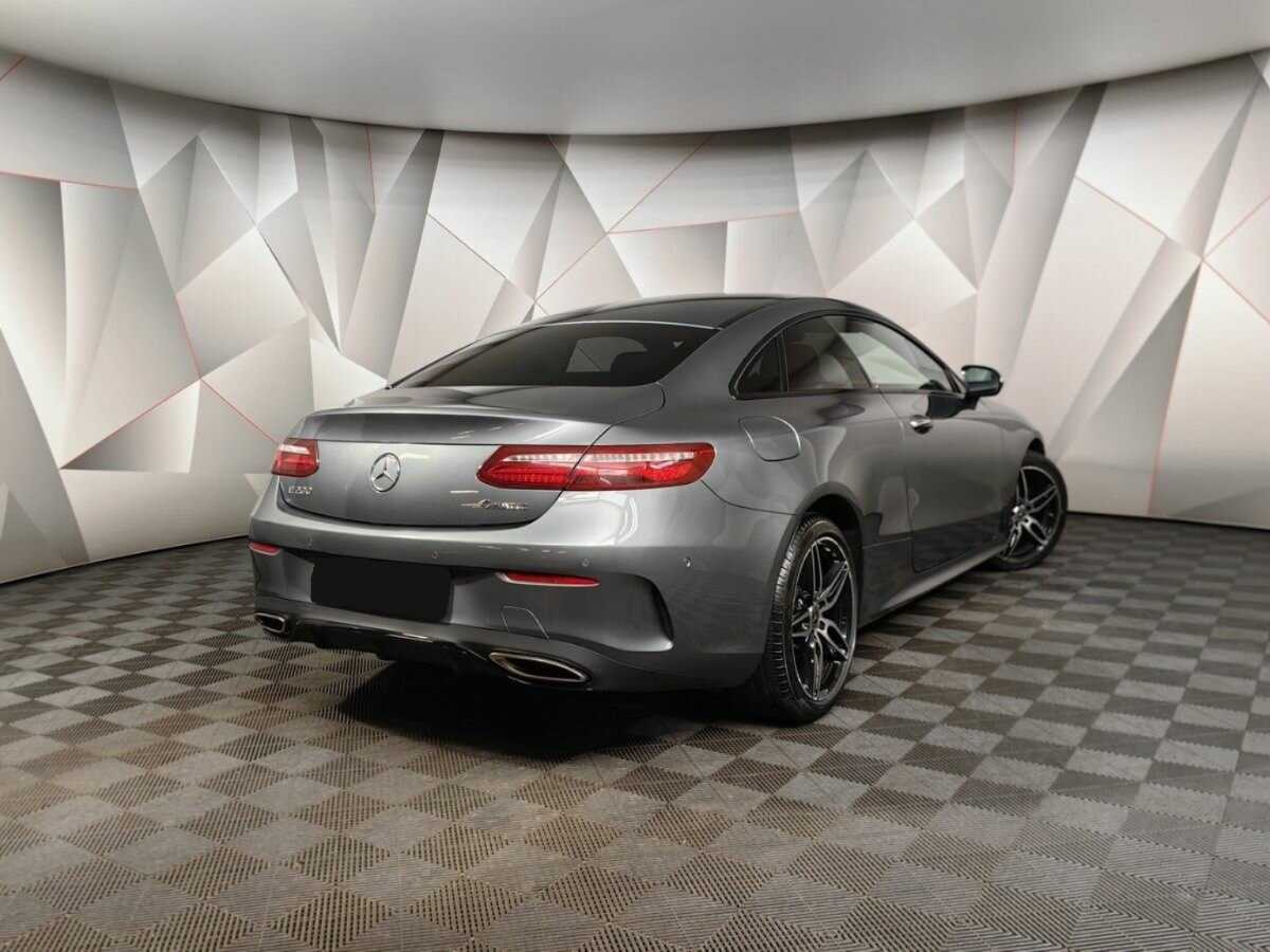 Mercedes-Benz E-Класс 2018 года с пробегом. Фото: #1