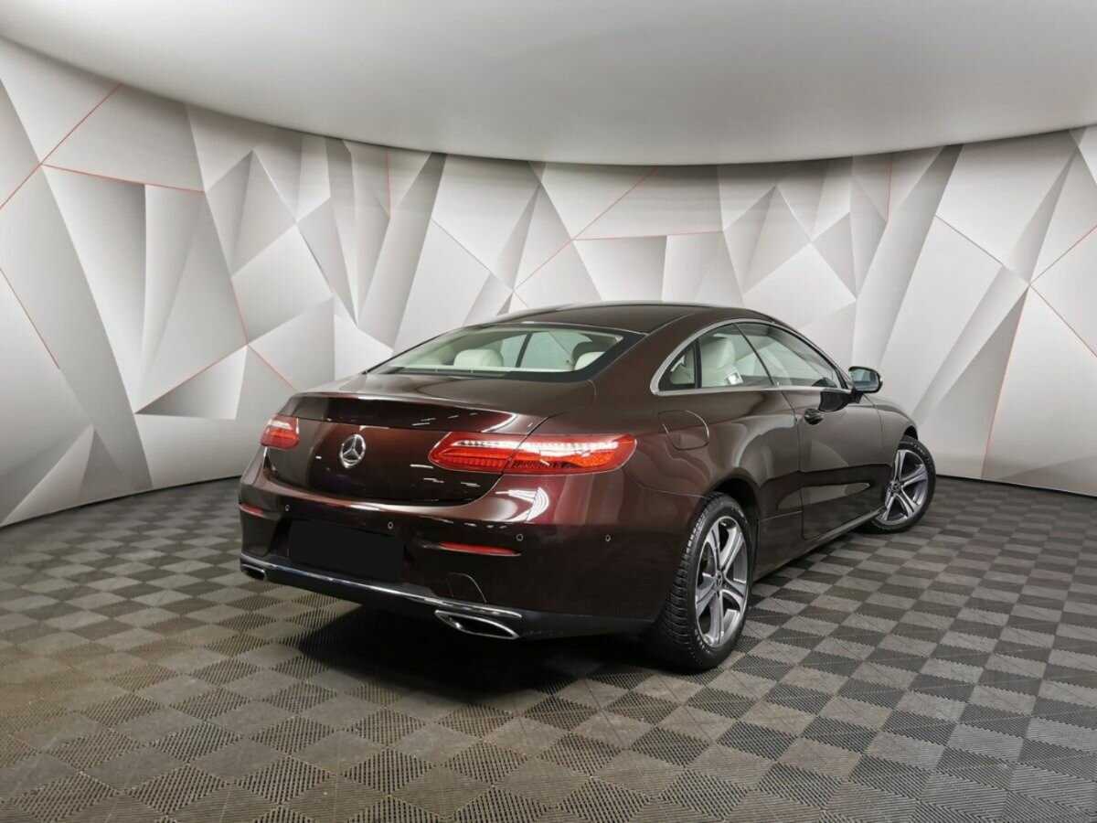 Mercedes-Benz E-Класс 2019 года с пробегом. Фото: #1