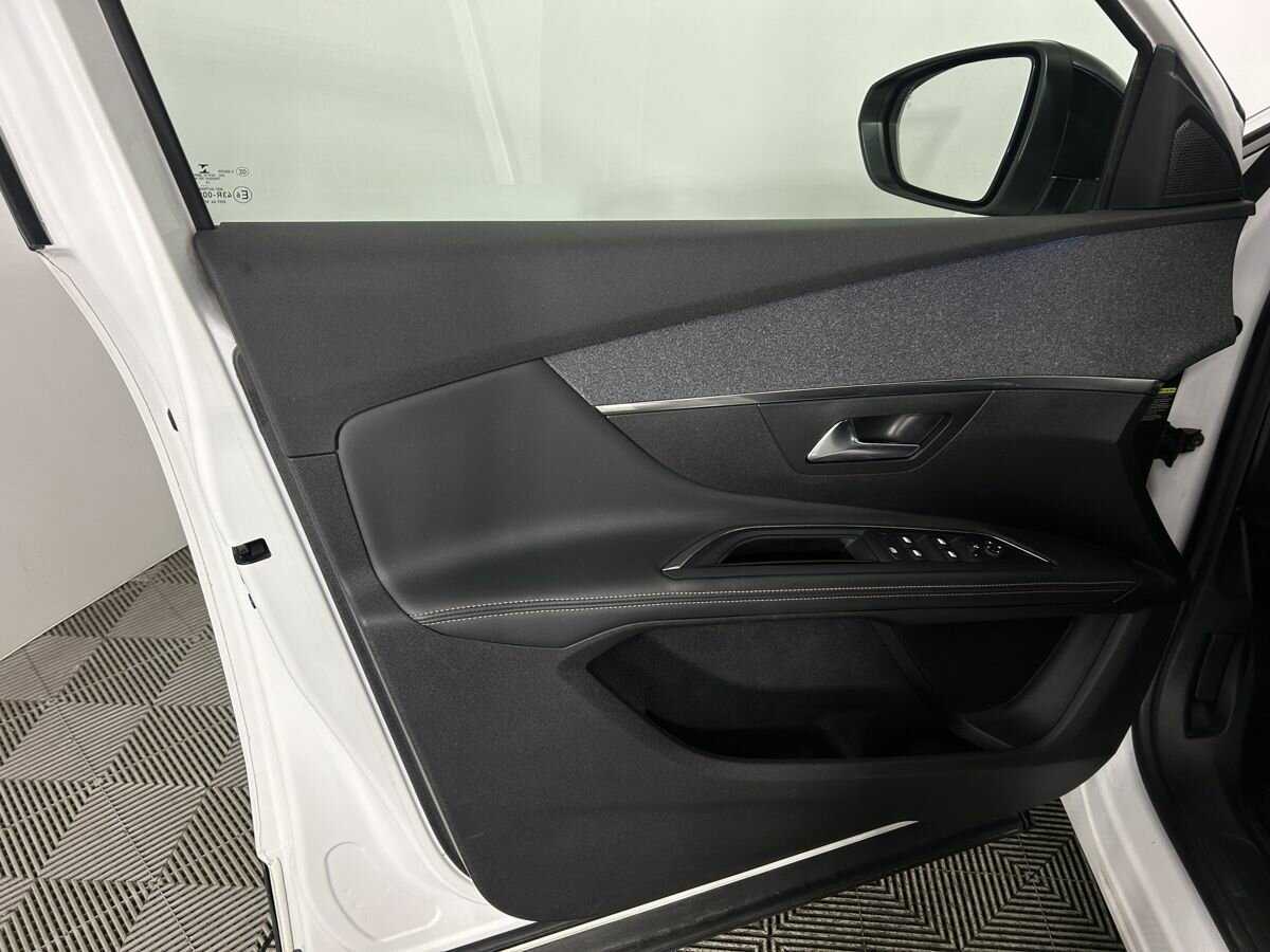 Peugeot 5008 2020 года с пробегом. Фото: #5