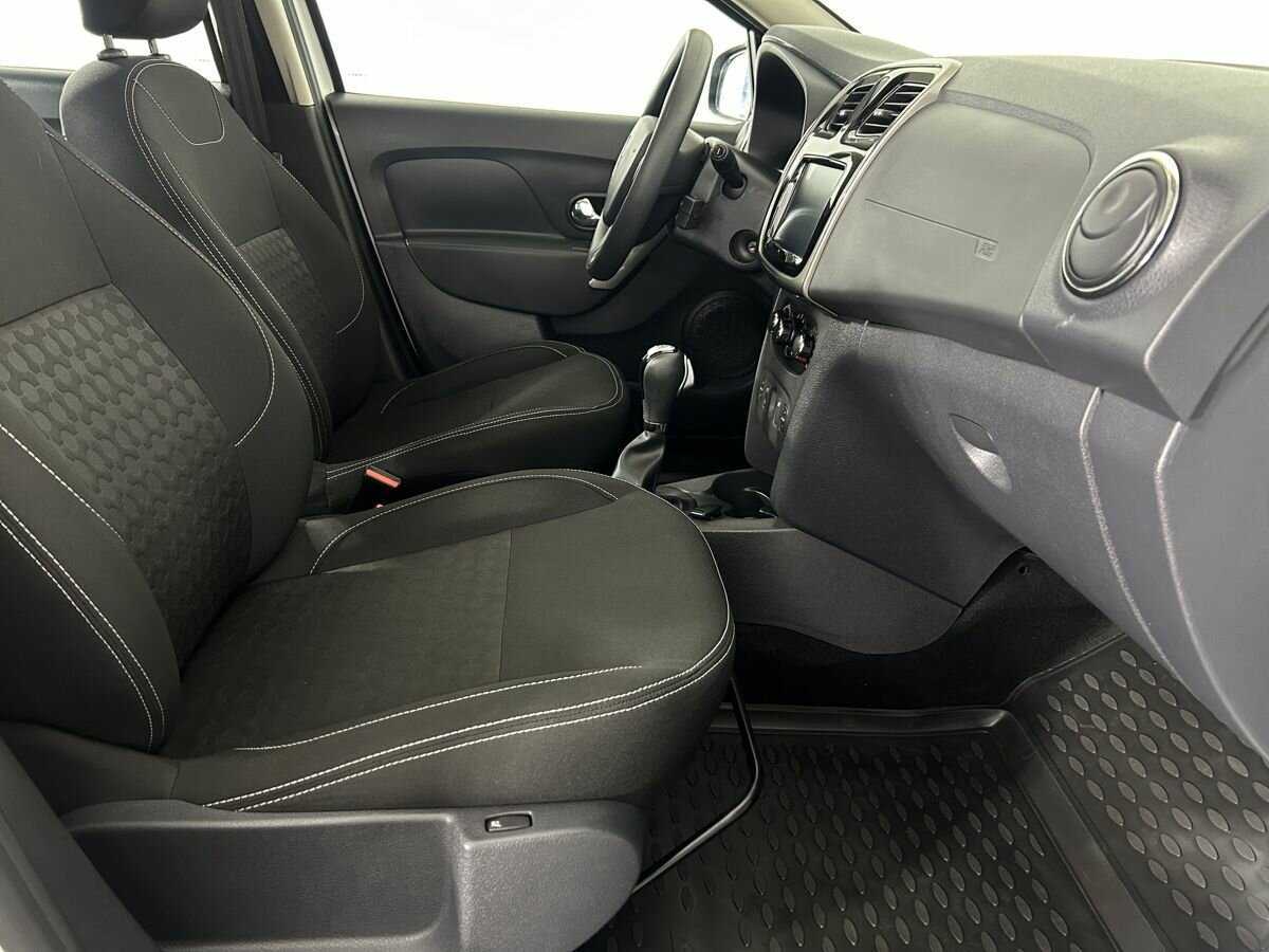 Б/У Рено Логан 2016 года. Фото: #13