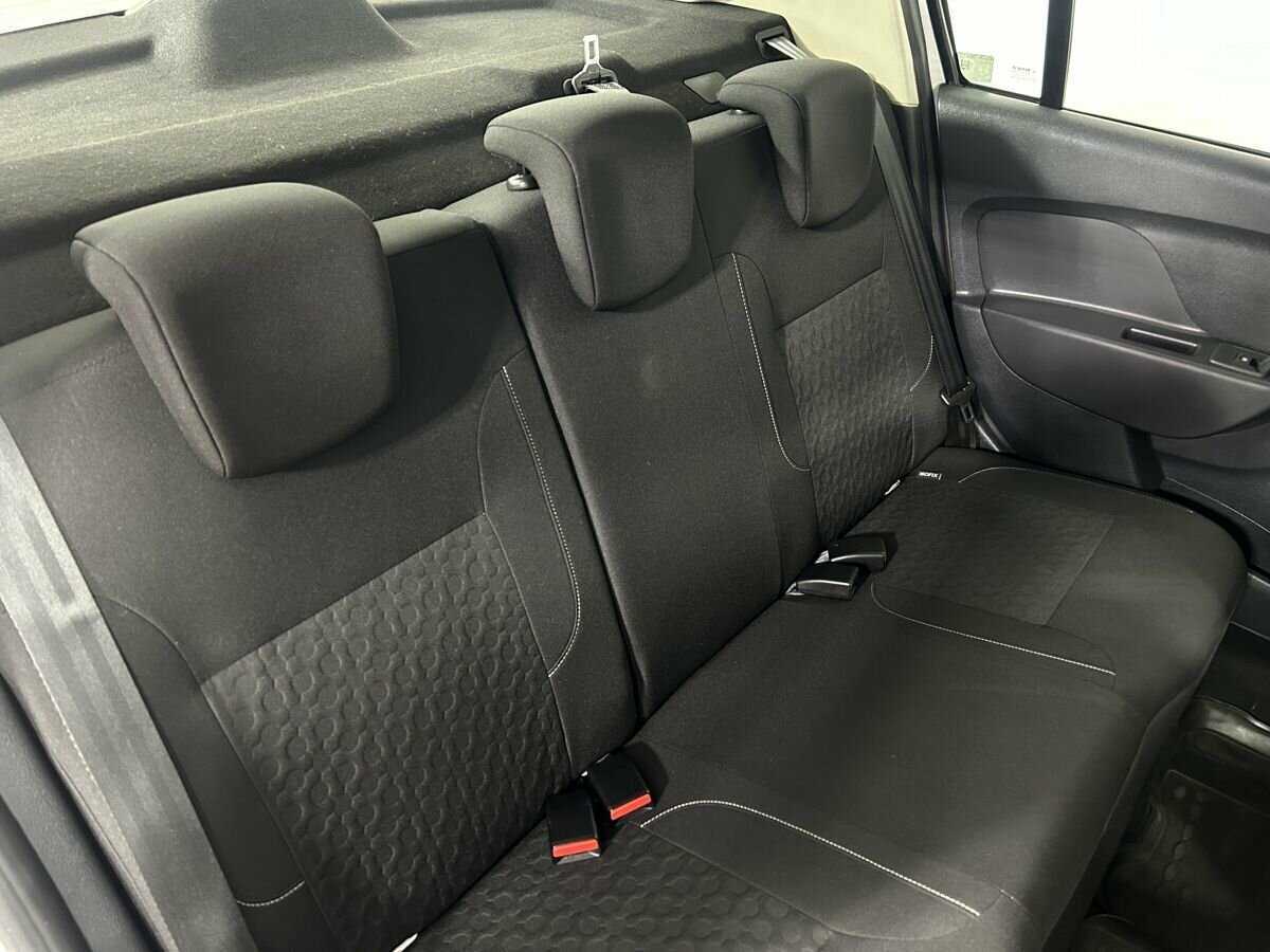 Б/У Рено Логан 2016 года. Фото: #14