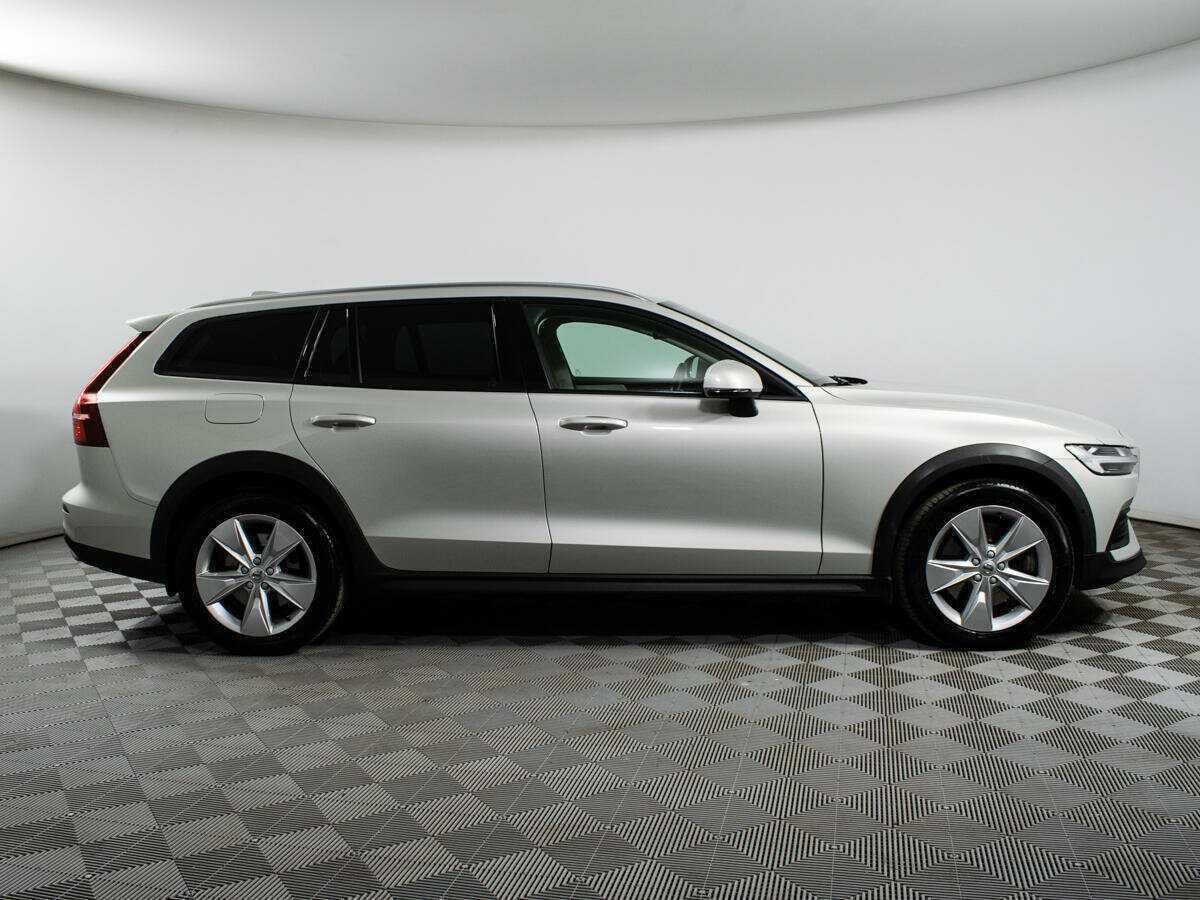 Volvo V60 Cross Country 2019 года с пробегом. Фото: #3
