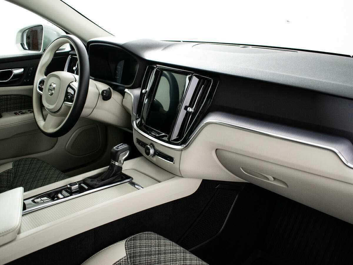 Volvo V60 Cross Country 2019 года с пробегом. Фото: #8