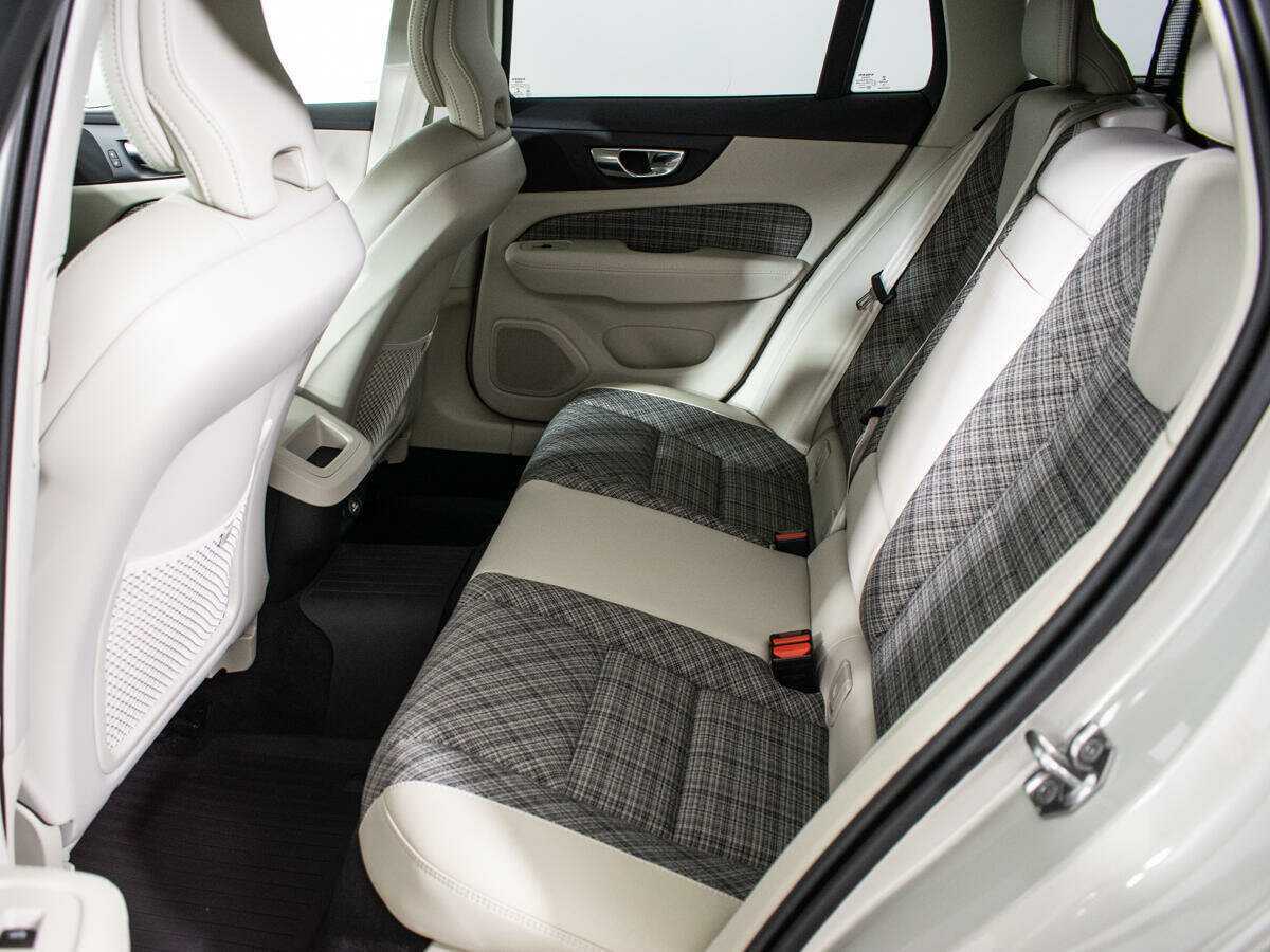 Volvo V60 Cross Country 2019 года с пробегом. Фото: #9