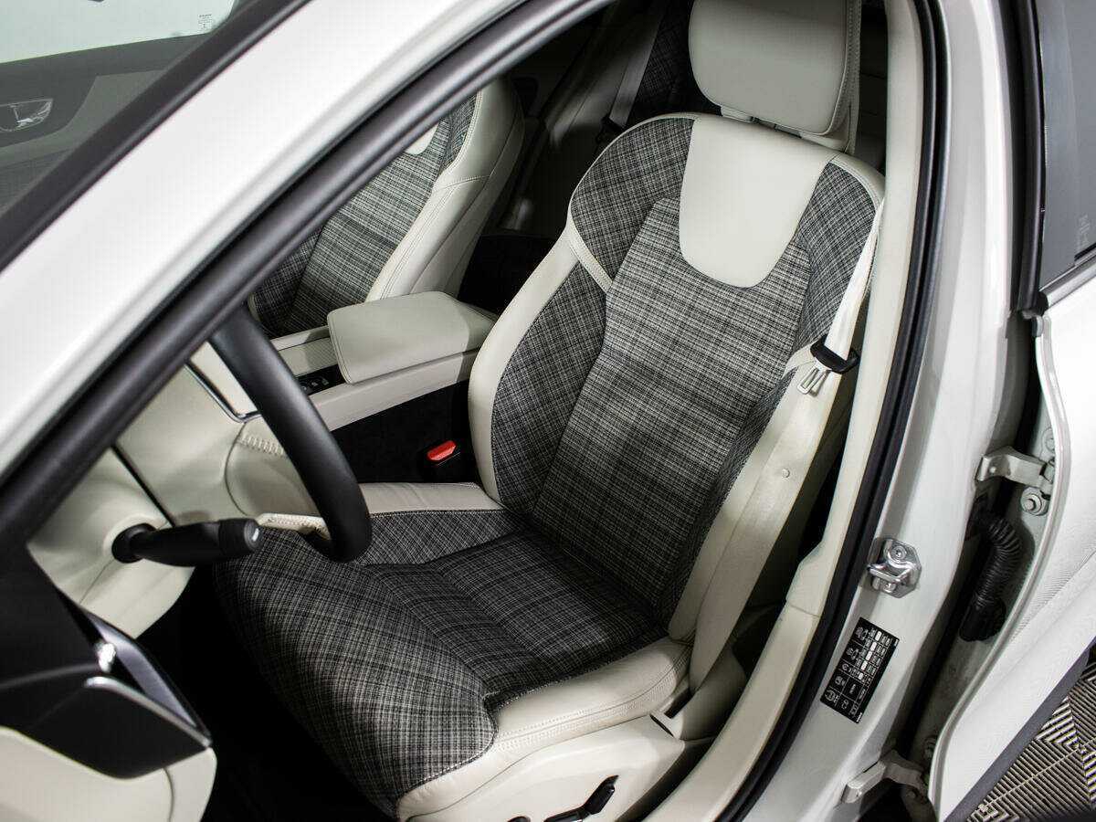 Volvo V60 Cross Country 2019 года с пробегом. Фото: #13