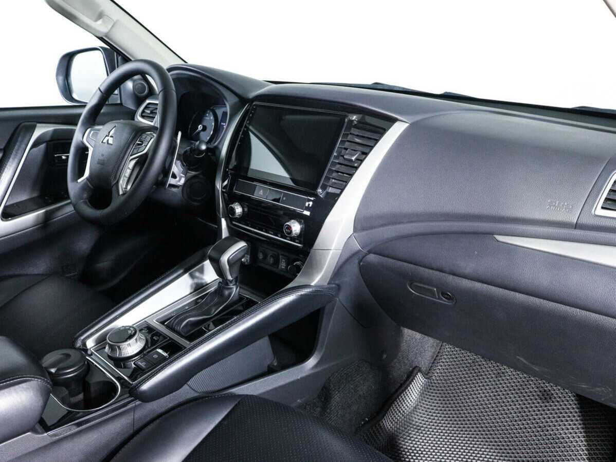 Mitsubishi Pajero Sport 2020 года с пробегом. Фото: #6