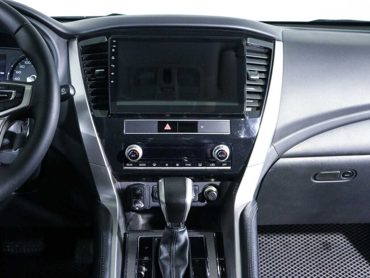 Mitsubishi Pajero Sport 2020 года с пробегом. Фото: #10