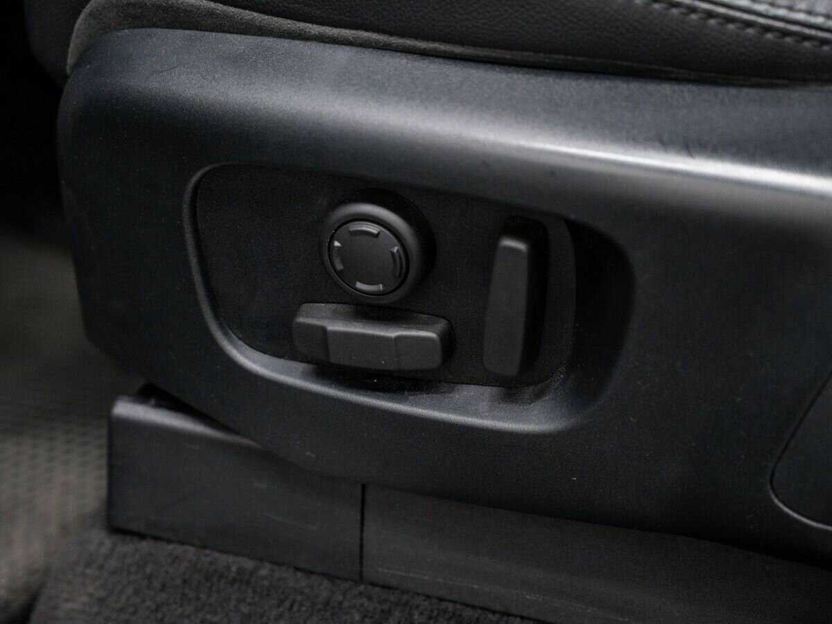 Land Rover Discovery 2017 года с пробегом. Фото: #17