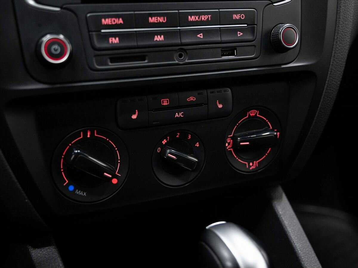 Б/У Фольксваген Джетта 2015 года. Фото: #16