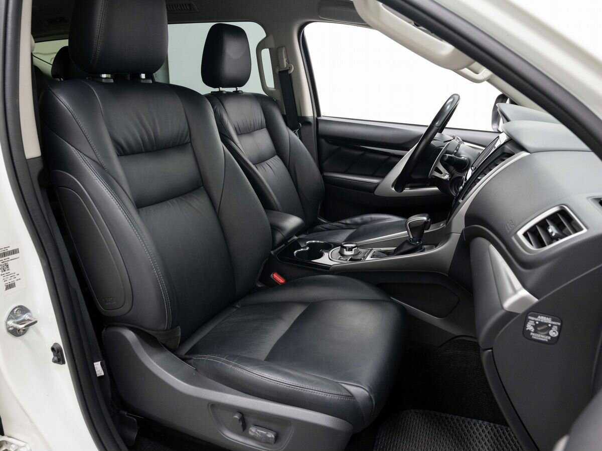 Mitsubishi Pajero Sport 2017 года с пробегом. Фото: #11